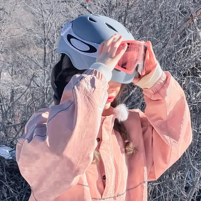 隔楼女孩:我们之间的层距